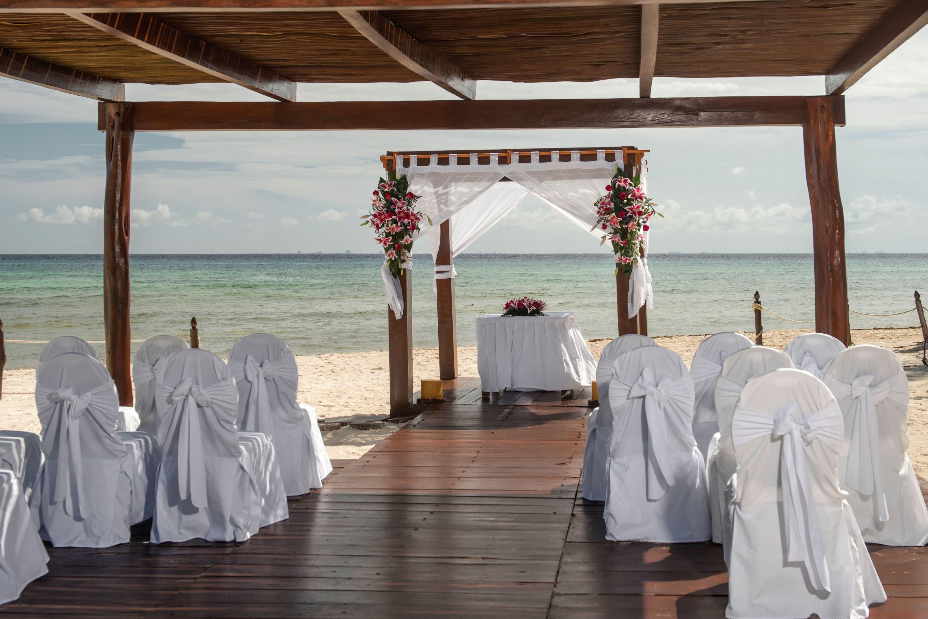 فندق غراند ريفييرا برينسيز - شامل كليًا بلايا ديل كارمن المظهر الخارجي الصورة A beach wedding