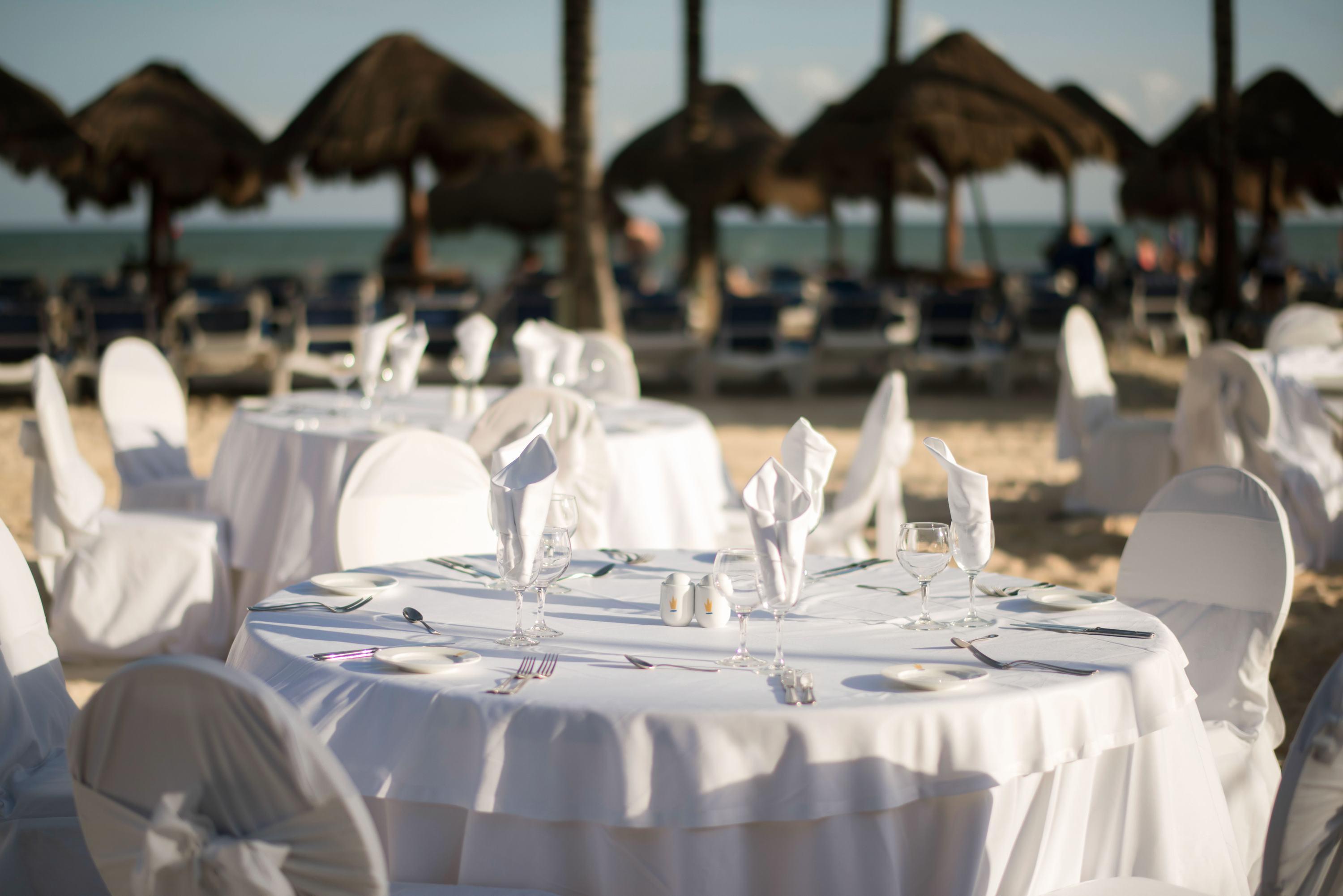 فندق غراند ريفييرا برينسيز - شامل كليًا بلايا ديل كارمن المظهر الخارجي الصورة A table set for a formal dinner