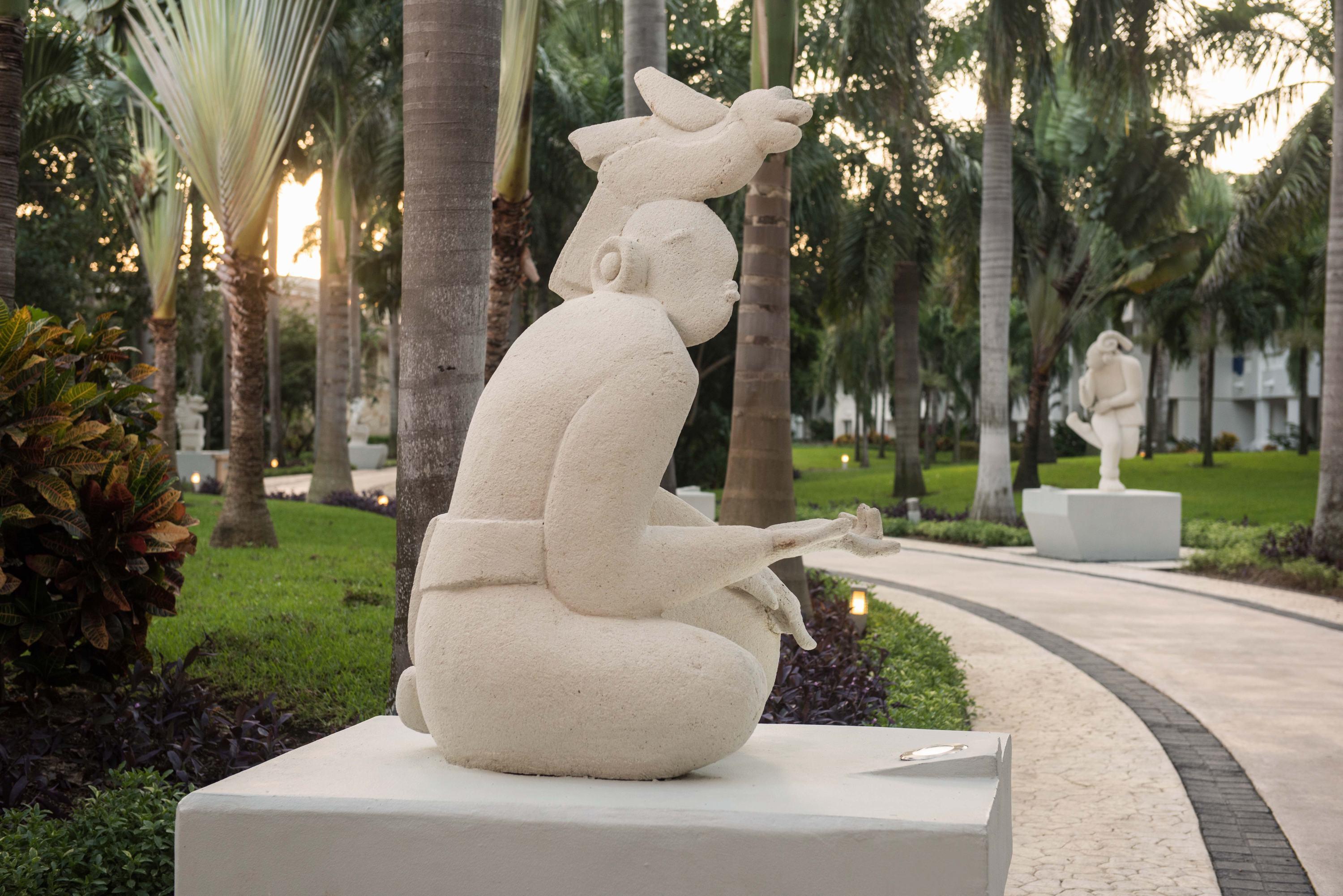 فندق غراند ريفييرا برينسيز - شامل كليًا بلايا ديل كارمن المظهر الخارجي الصورة Sculpture at the Boca Raton Resort