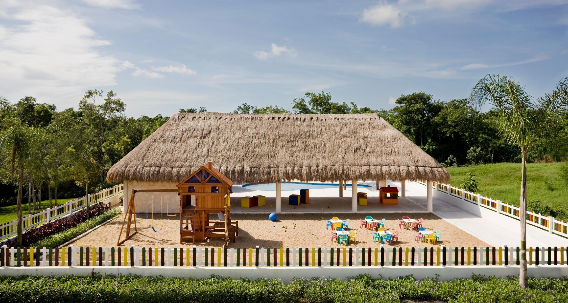 فندق غراند ريفييرا برينسيز - شامل كليًا بلايا ديل كارمن المظهر الخارجي الصورة Playground at the resort