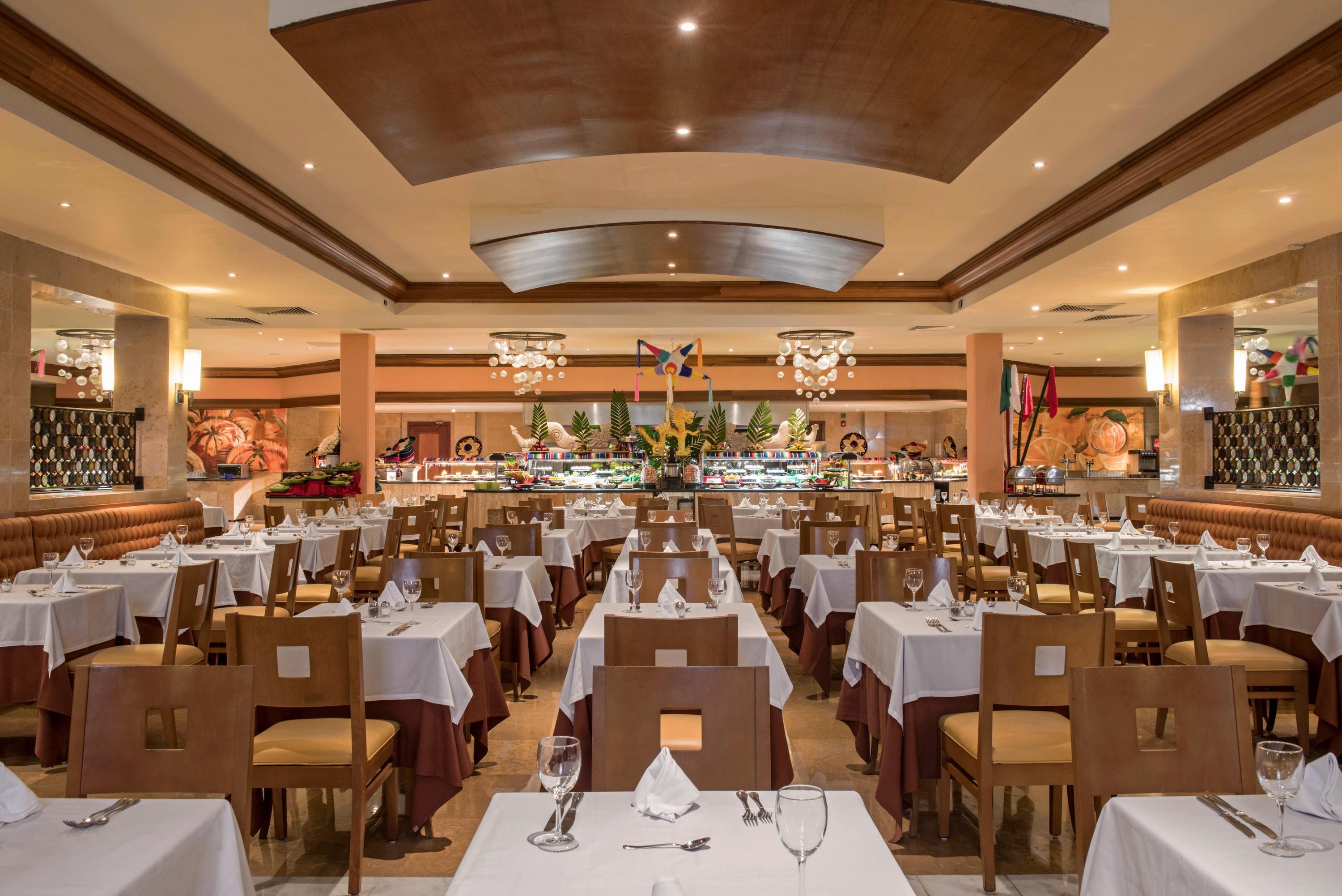 فندق غراند ريفييرا برينسيز - شامل كليًا بلايا ديل كارمن المظهر الخارجي الصورة The buffet at the hotel